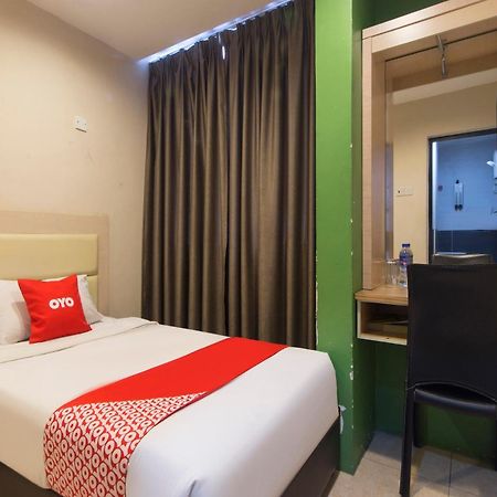 Hotel O Hotel 916 Batu-grotten Buitenkant foto